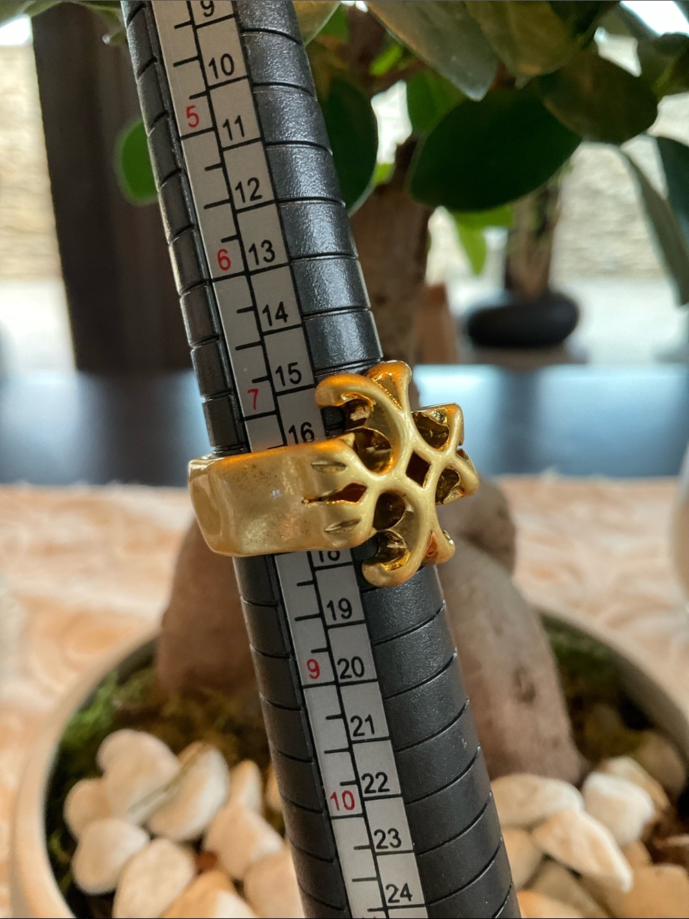 Tory Burch Antique gold ring size 8 - Picture 4 of 5